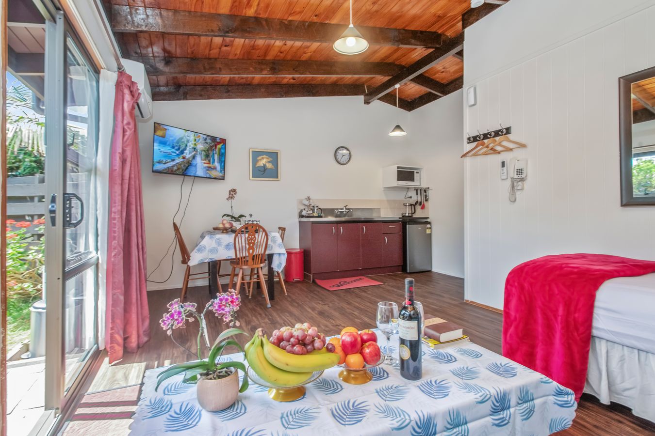 One bedroom lounge